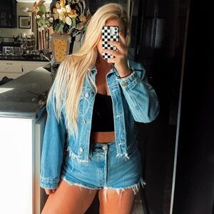 Cropped denim jacket